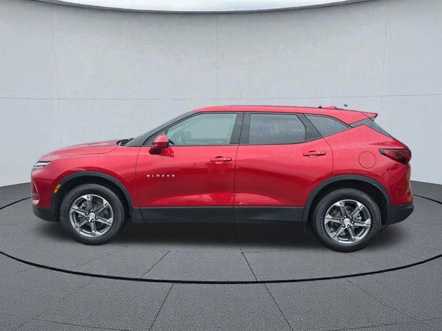 Used 2024 Chevrolet Blazer LT image 2