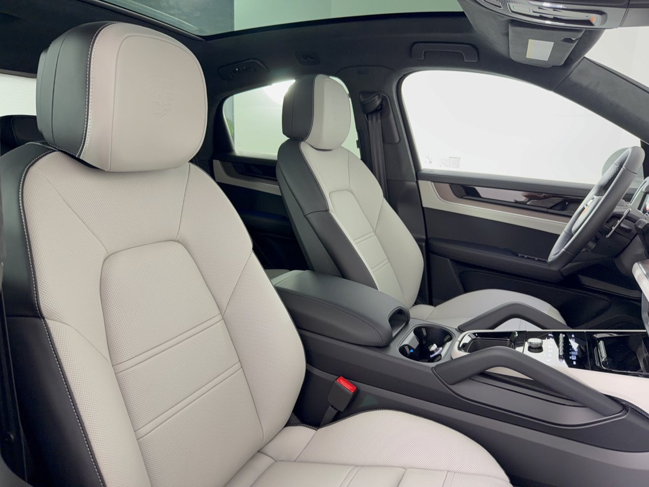 New 2026 Porsche Cayenne GTS AWD/4WD image 30