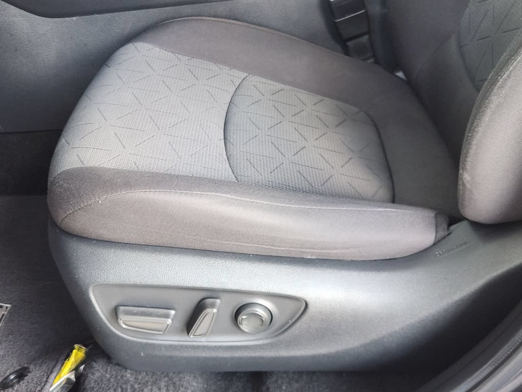 Used 2021 Toyota RAV4 XLE w/ Convenience Package FWD image 21