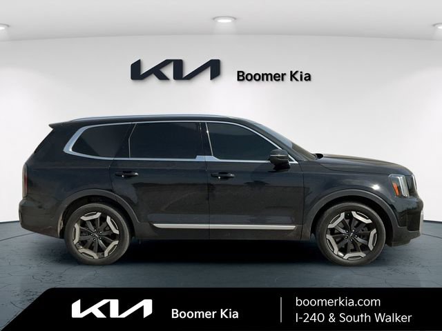 Used 2023 Kia Telluride EX w/ EX Captain's Chair Package image 4