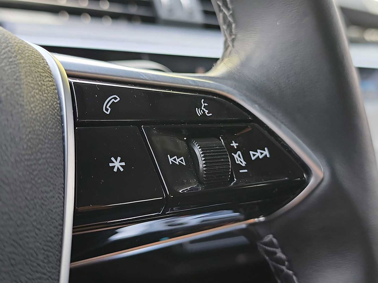 Used 2022 Audi e-tron Premium image 30