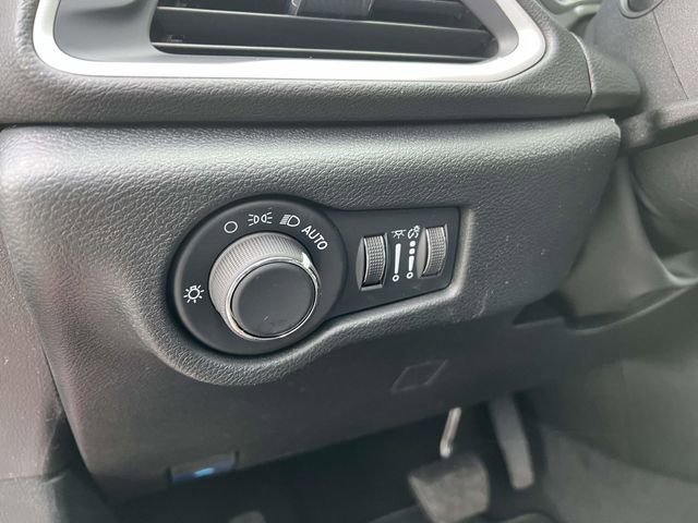 New 2026 Chrysler Voyager LX image 13