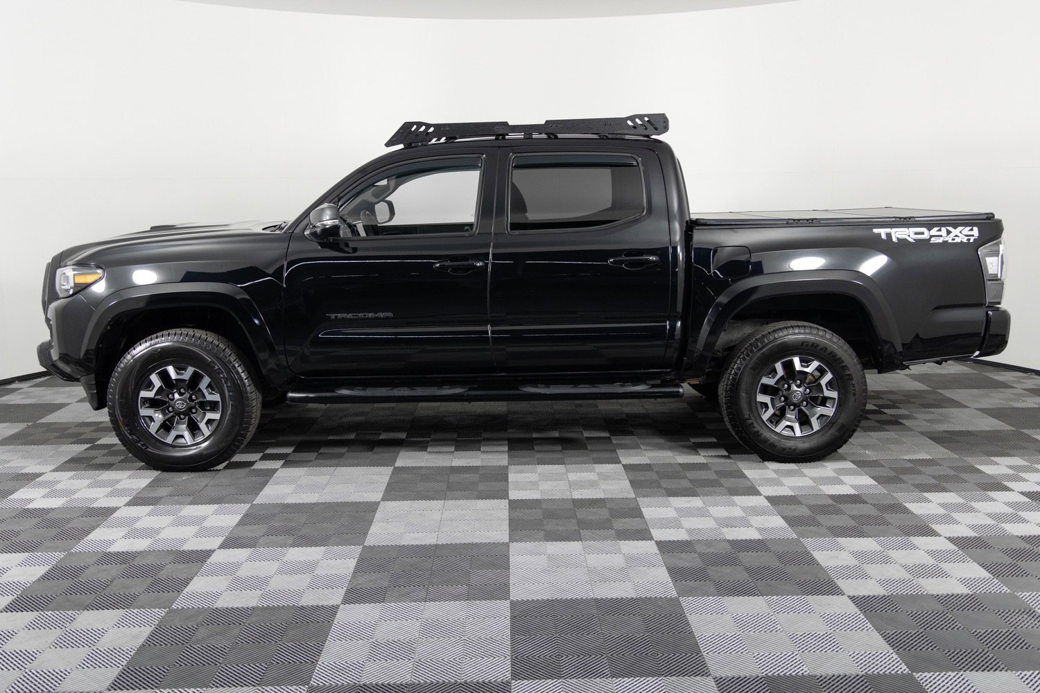 Used 2022 Toyota Tacoma TRD Sport w/ Technology Package image 3