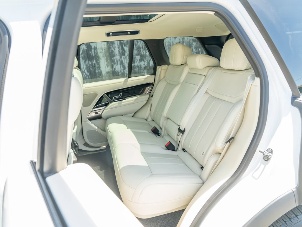 Used 2025 Land Rover Range Rover SE AWD/4WD image 36