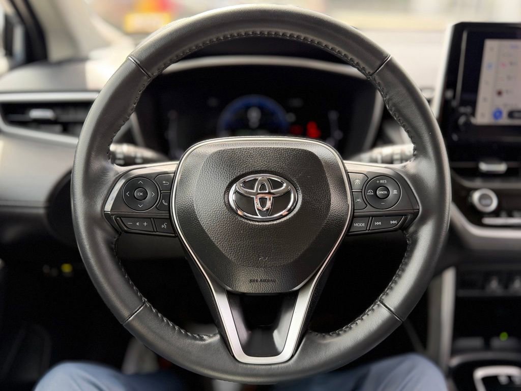 Used 2025 Toyota Corolla Cross XLE AWD/4WD image 12