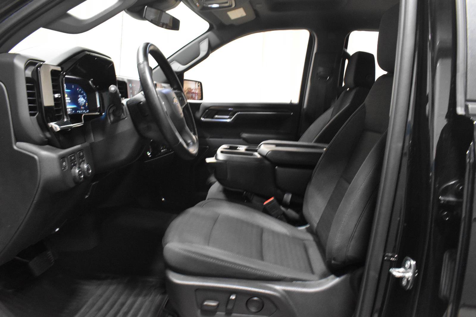 Used 2024 Chevrolet Silverado 1500 LT AWD/4WD image 8