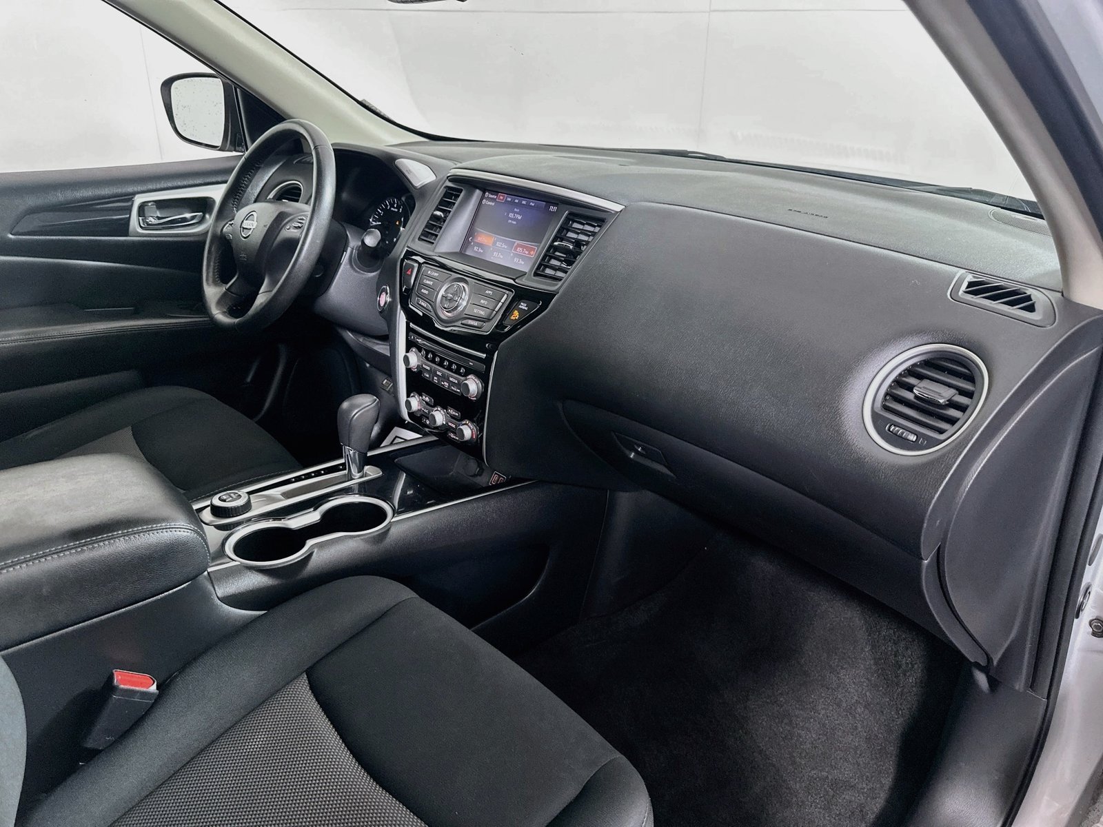 Used 2018 Nissan Pathfinder SV AWD/4WD image 28
