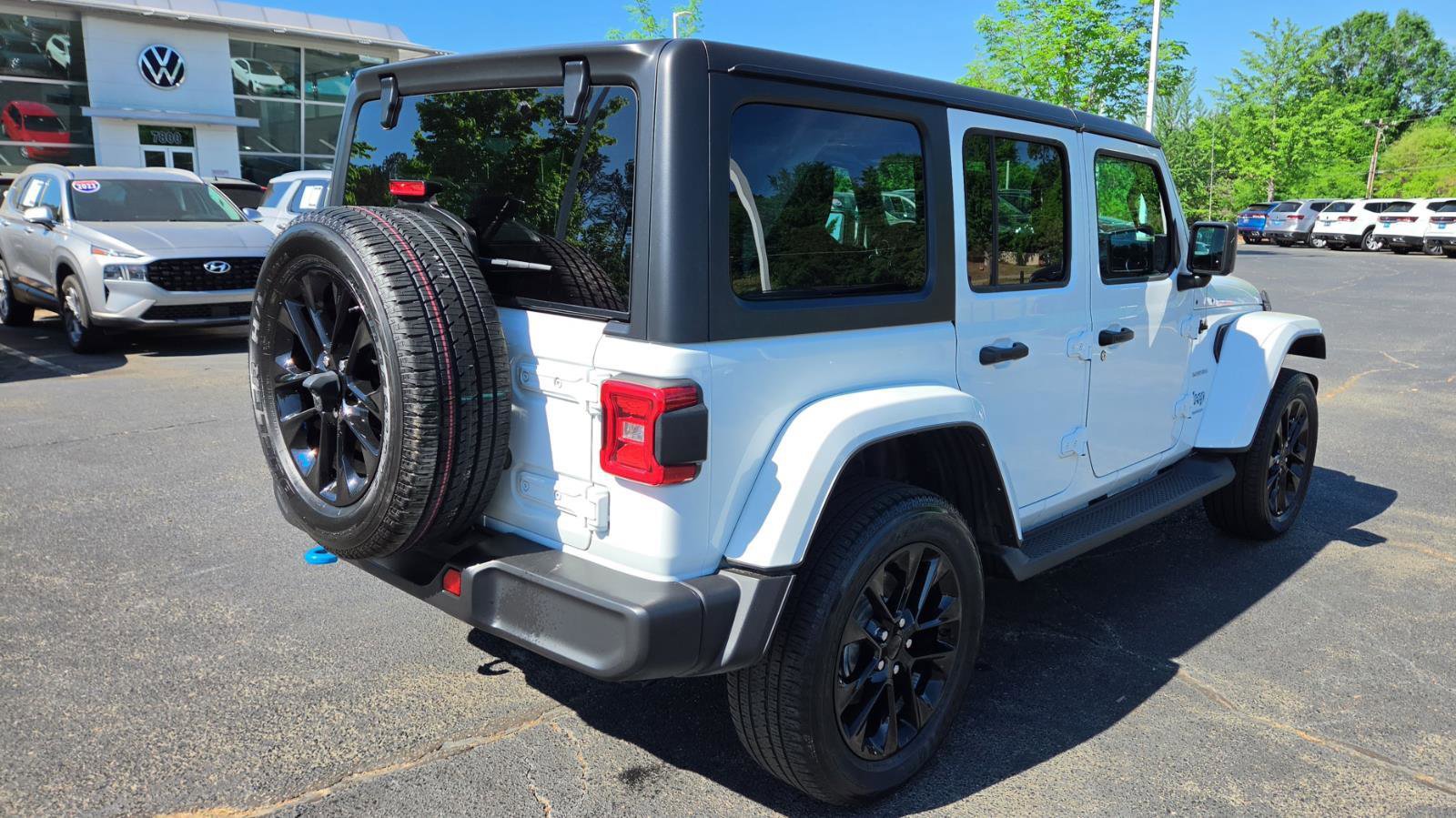 Used 2023 Jeep Wrangler Sahara w/ Cold Weather Group image 5