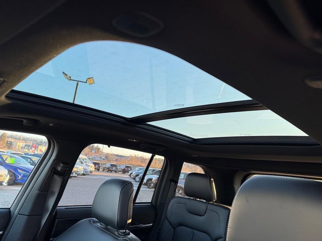 New 2025 Jeep Grand Cherokee Limited w/ Luxury Tech Group II image 9