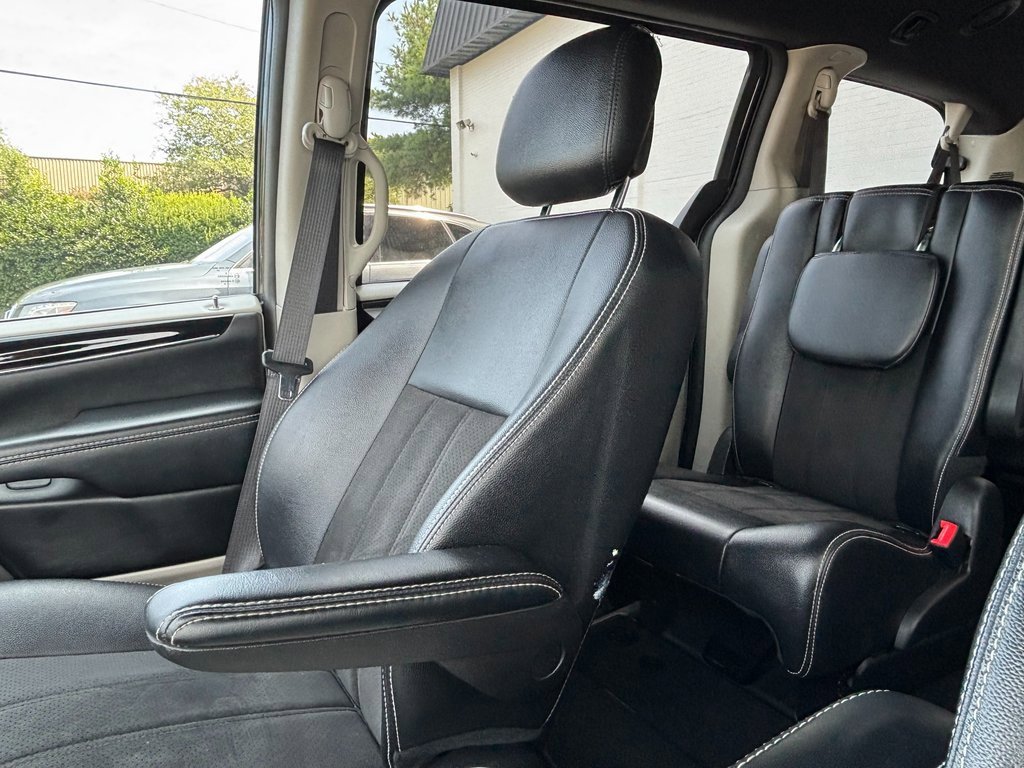 Used 2019 Dodge Grand Caravan SXT image 35