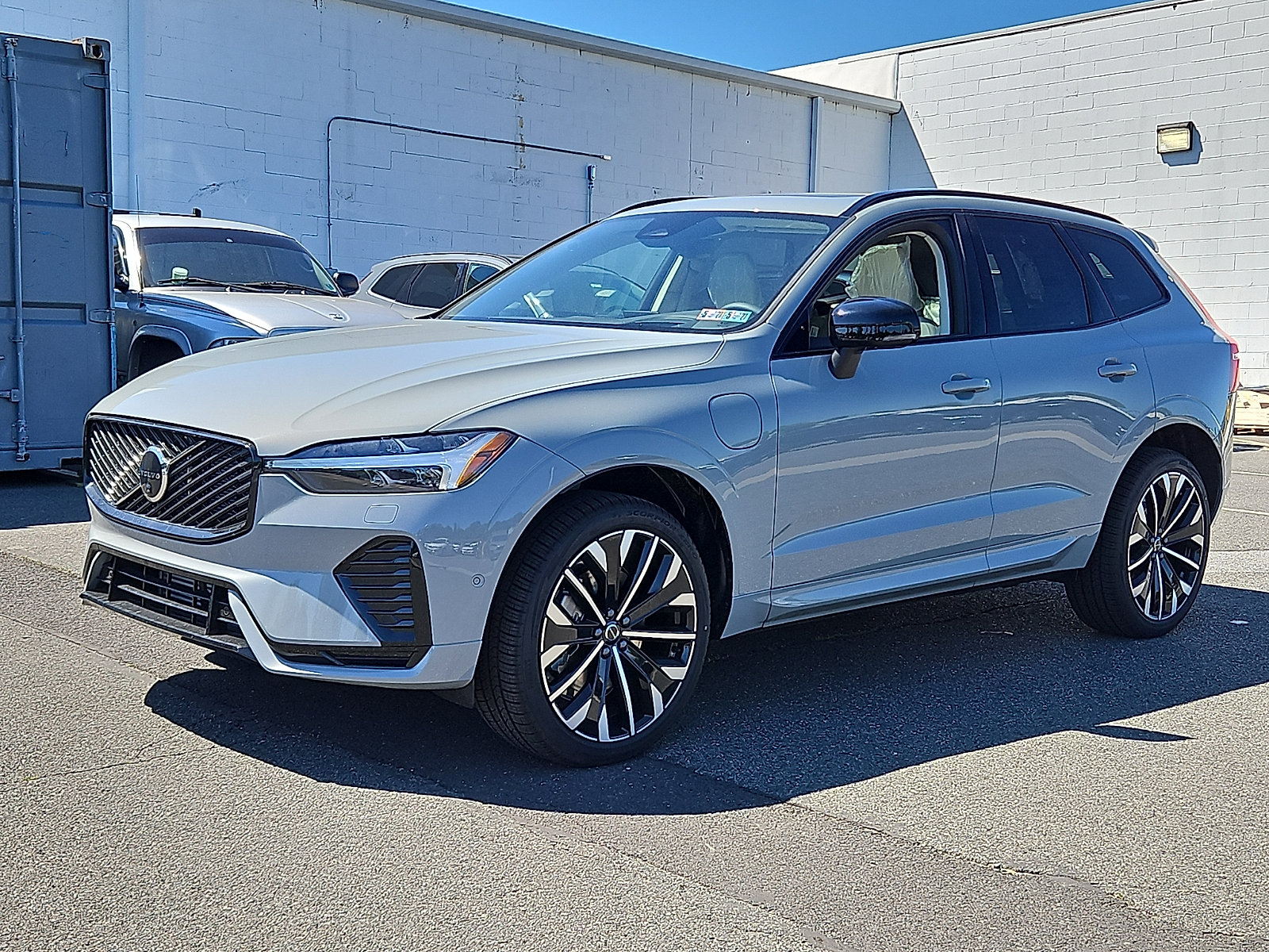 New 2026 Volvo XC60 T8 Ultra w/ Protection Package Premier AWD/4WD image 3