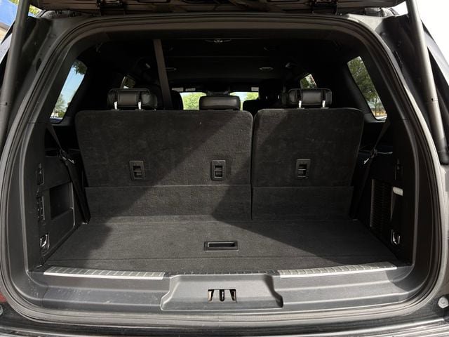Used 2018 Lincoln Navigator Premiere image 32