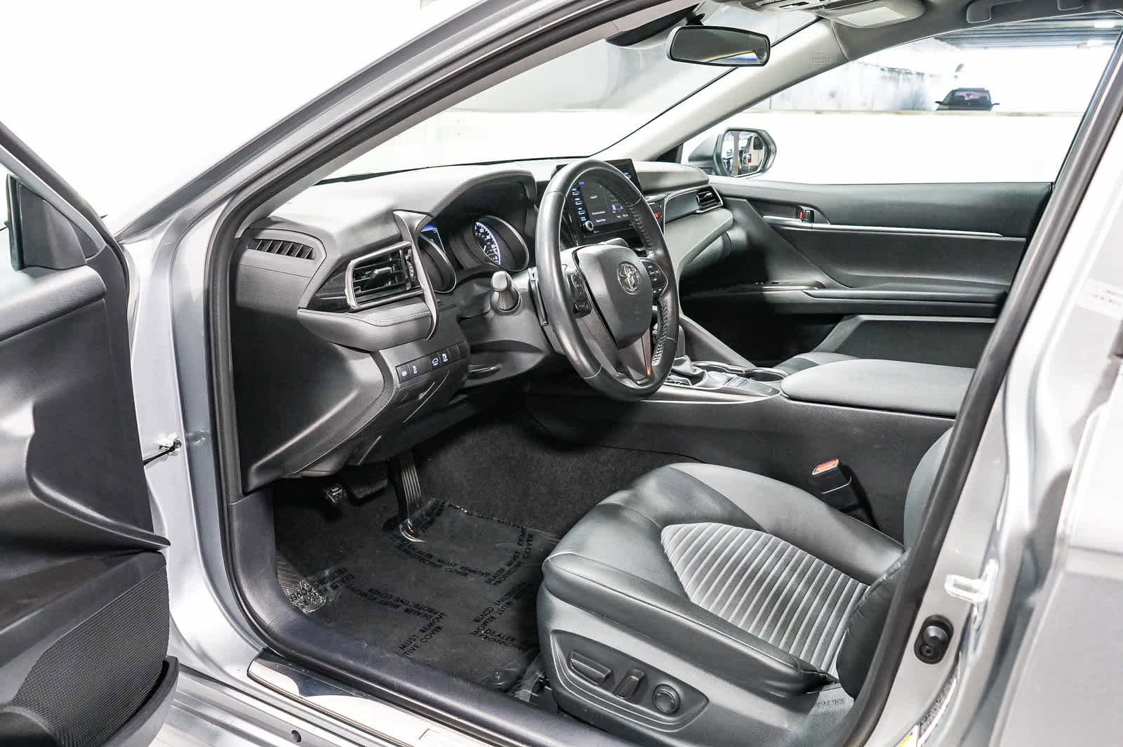 Used 2023 Toyota Camry SE w/ Protection Package (Q2) (TMS) FWD image 19