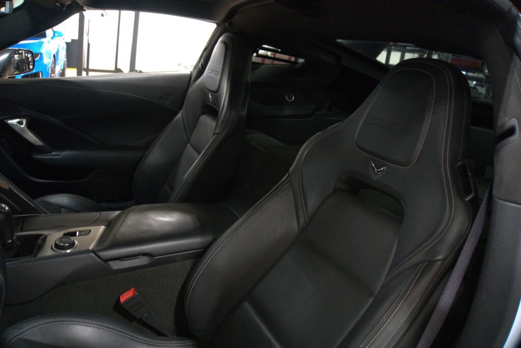 Used 2015 Chevrolet Corvette Z06 w/ 3LZ Preferred Equipment Group image 38