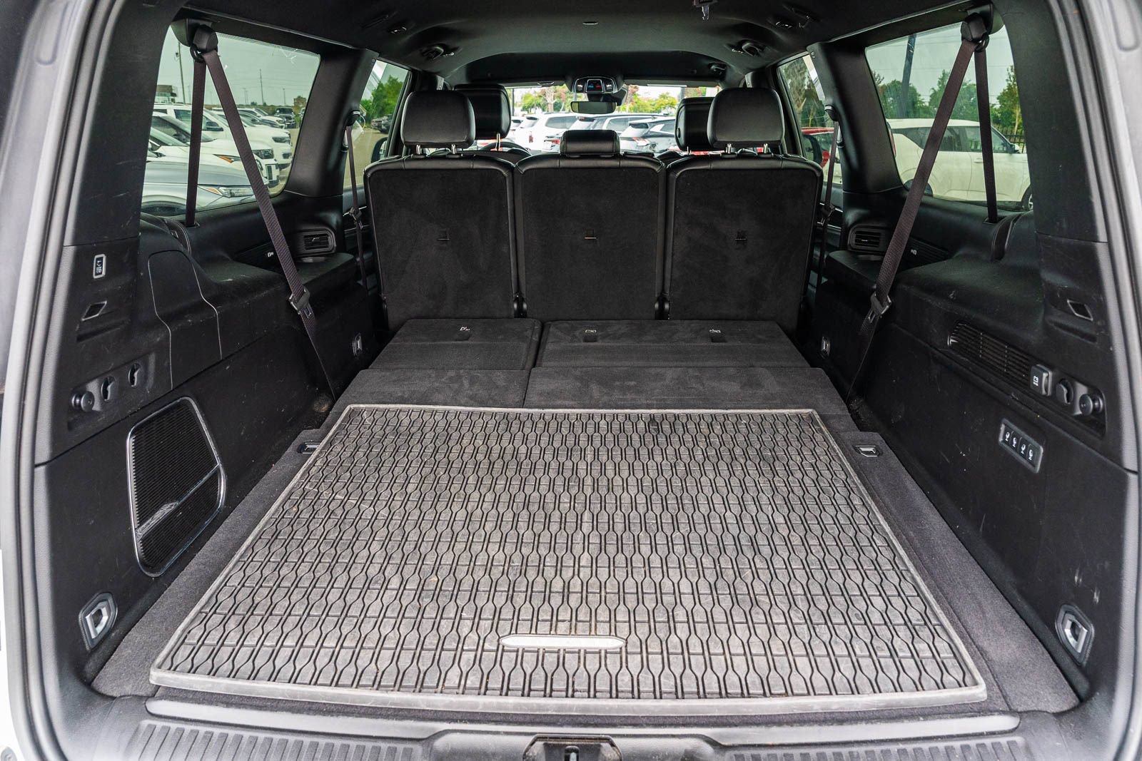 Used 2024 Jeep Wagoneer L Series II w/ Flexible Seating Group RWD image 18