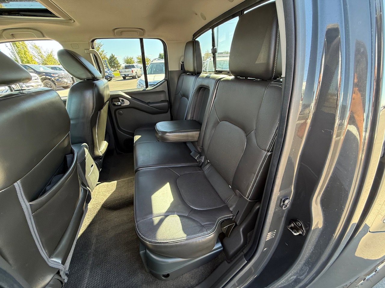 Used 2015 Nissan Frontier PRO-4X image 41