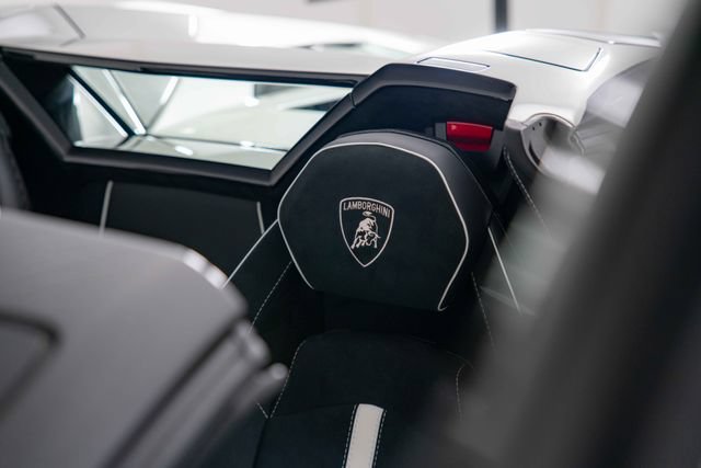 Used 2016 Lamborghini Aventador LP 750-4 Superveloce AWD/4WD image 16