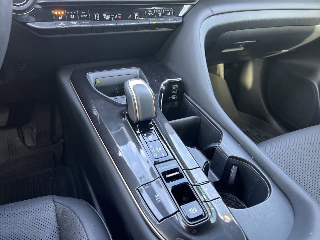 Used 2025 Toyota Crown Signia Limited image 10