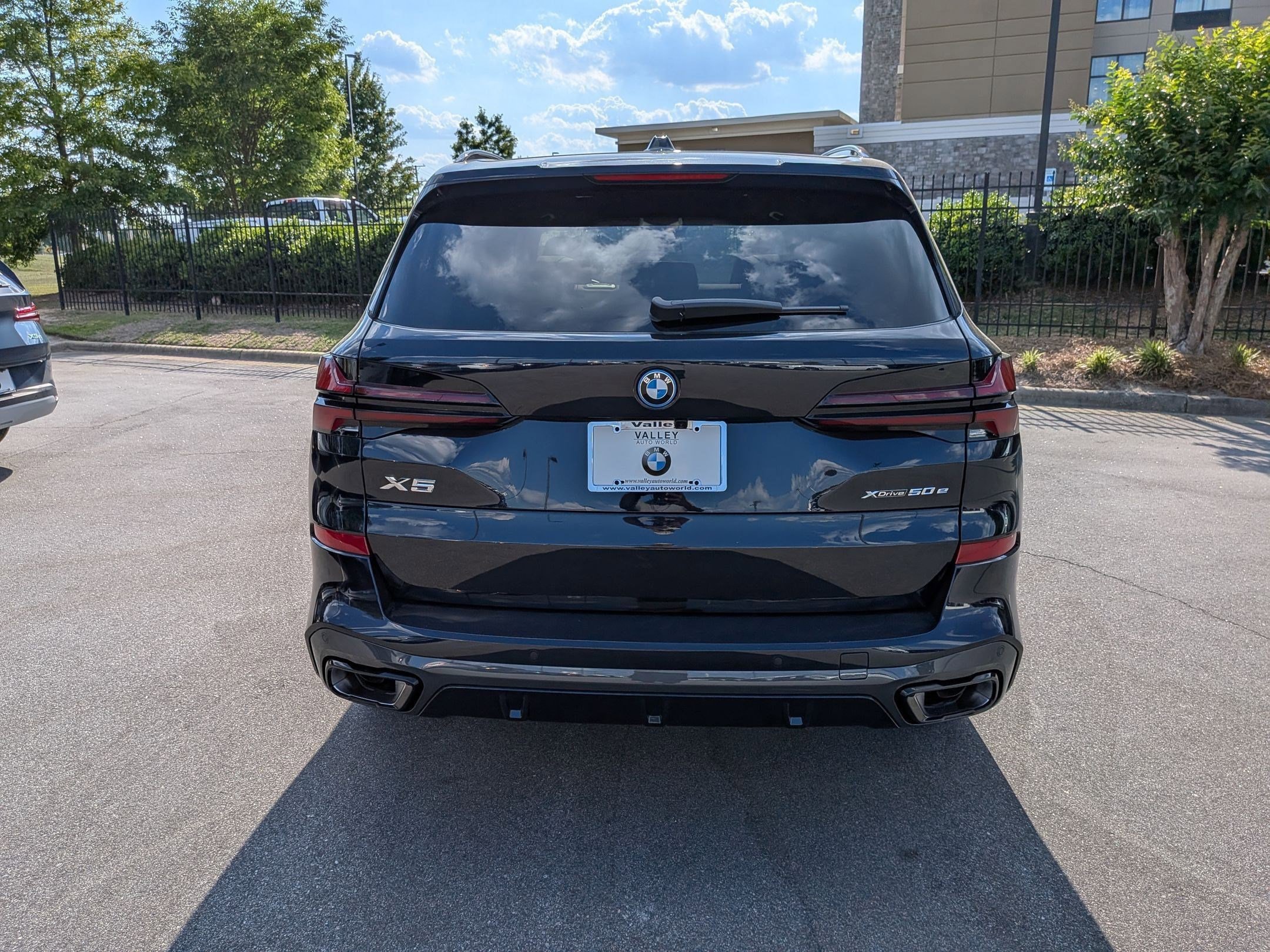 New 2026 BMW X5 xDrive50e w/ M Sport Package AWD/4WD image 4
