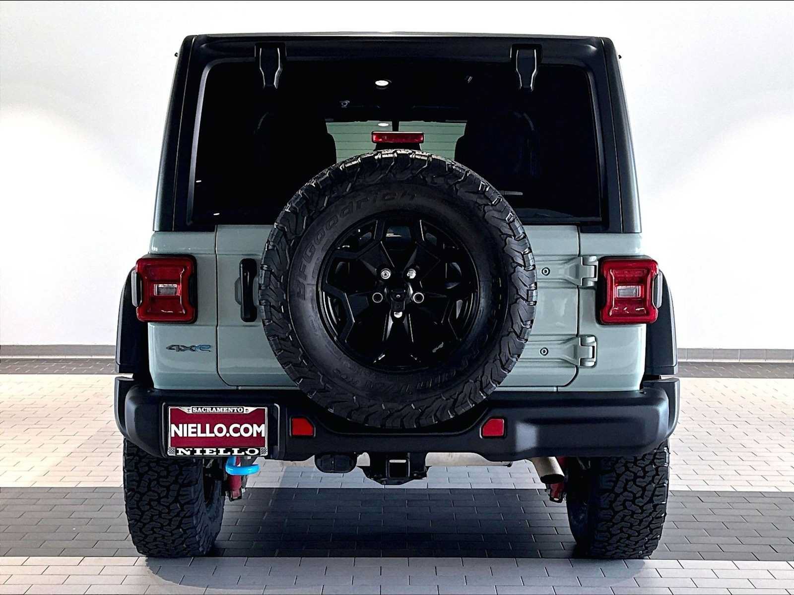 Used 2023 Jeep Wrangler Unlimited Rubicon 4xe AWD/4WD image 8