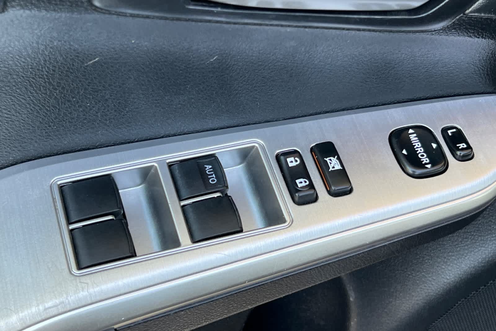 Used 2012 Toyota Camry SE FWD image 13