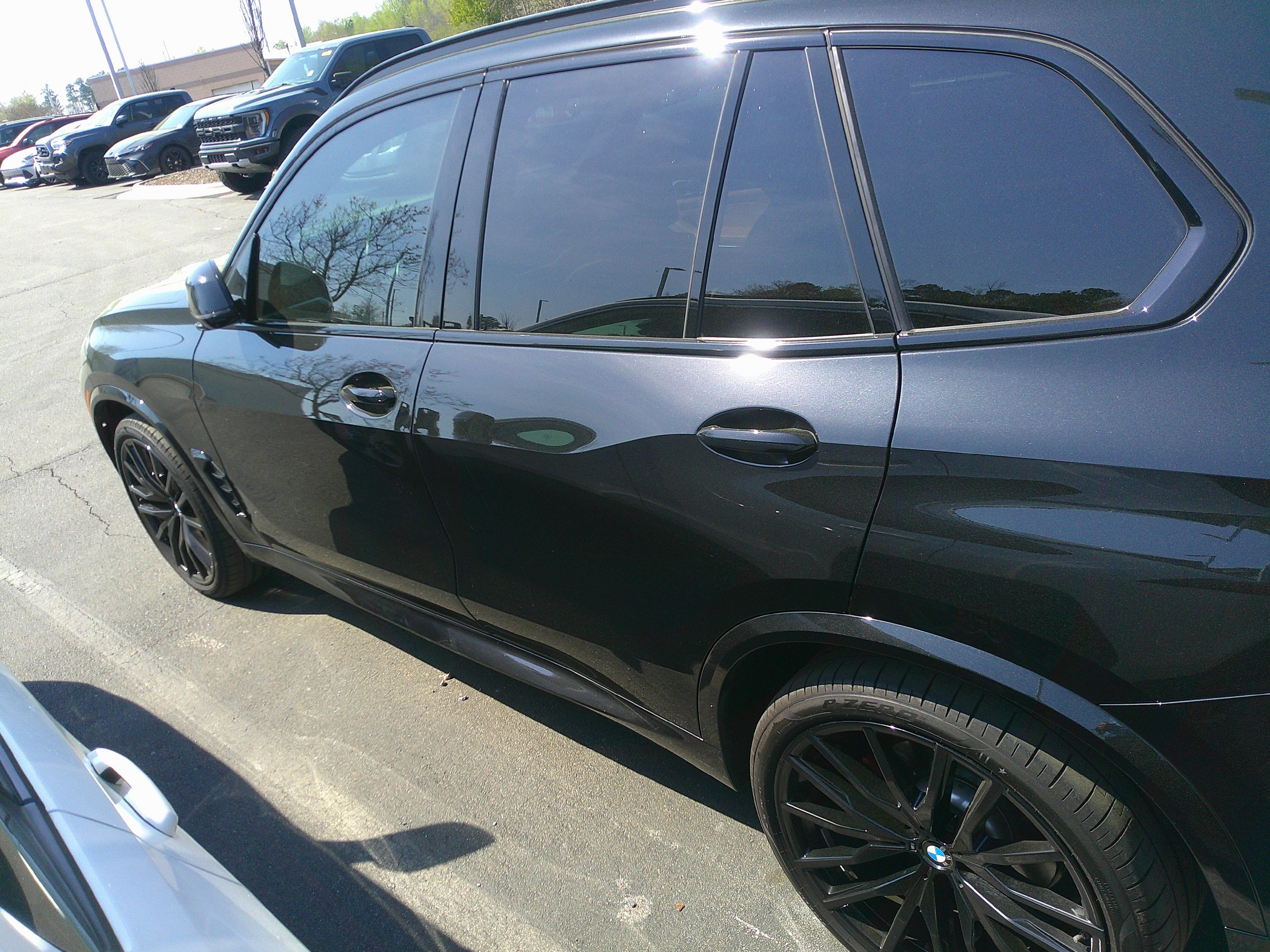 Used 2025 BMW X5 xDrive40i w/ M Sport Package image 9