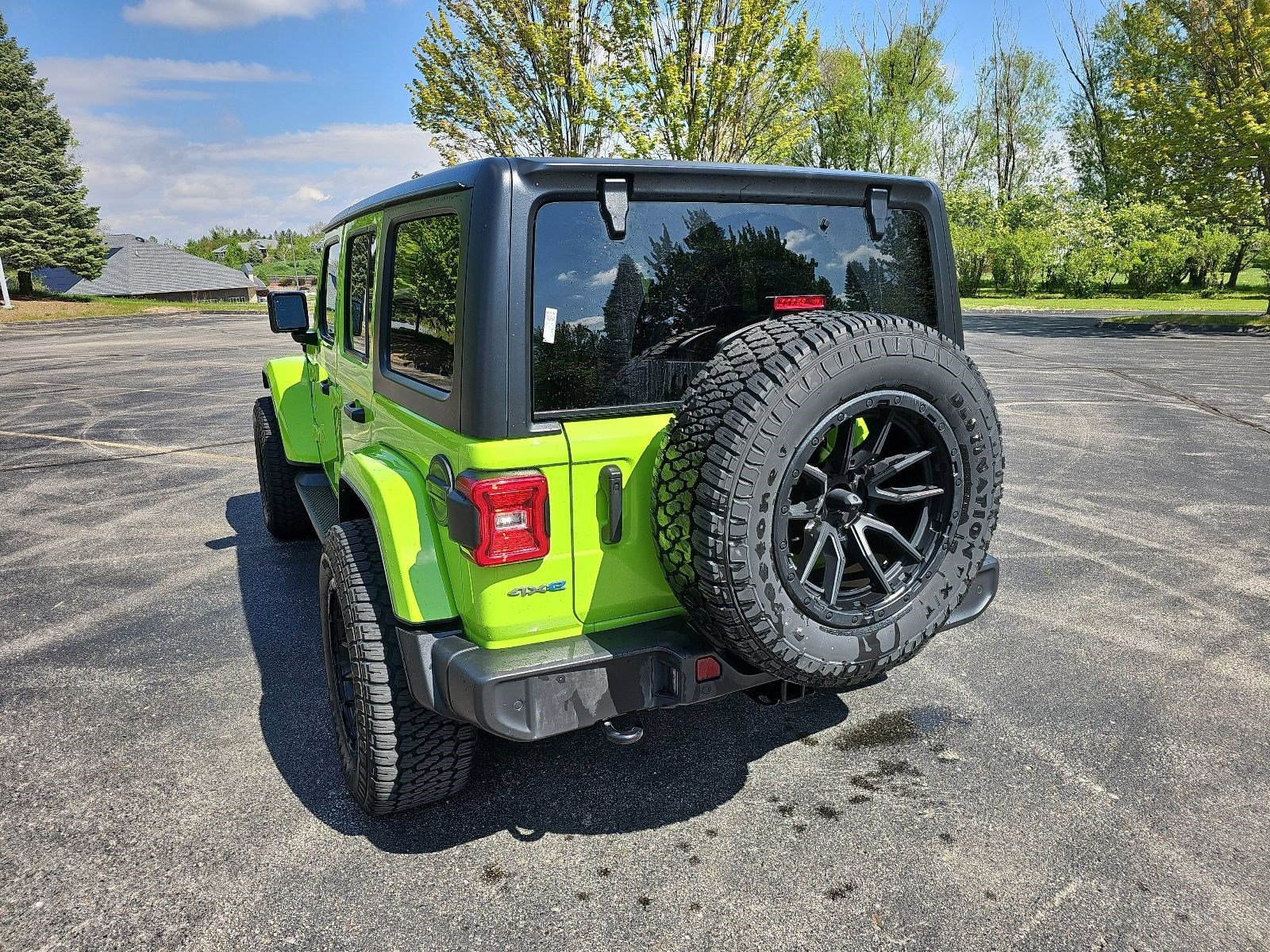 Used 2021 Jeep Wrangler Unlimited Sahara w/ Cold Weather Group AWD/4WD image 3