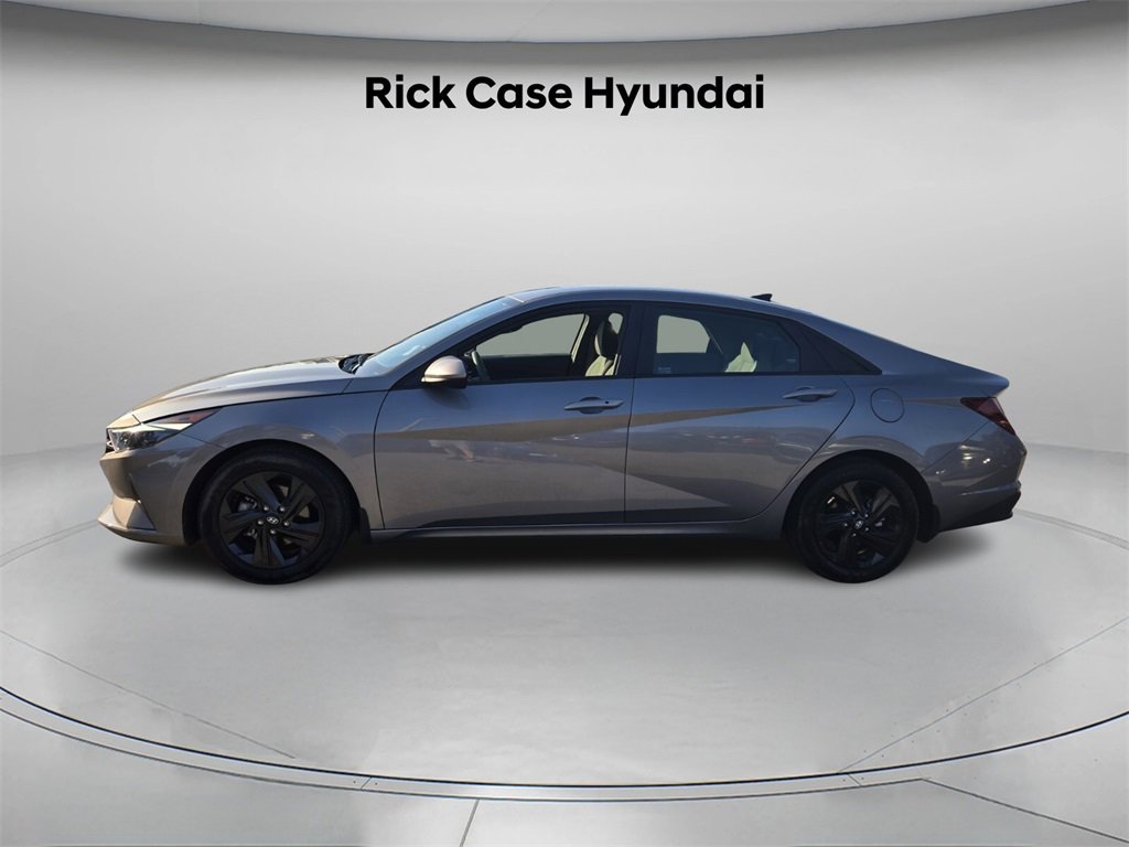 Certified 2023 Hyundai Elantra SEL w/ Cargo Package image 3