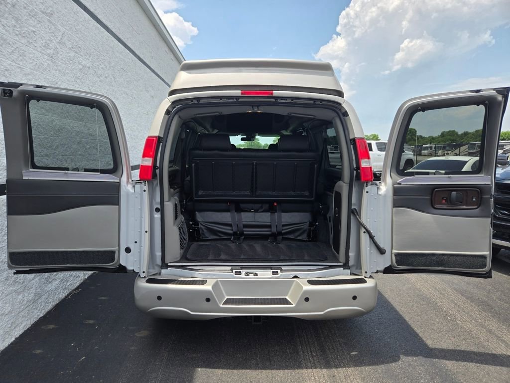 Used 2019 Chevrolet Express 2500 w/ Enhanced Convenience Package image 6