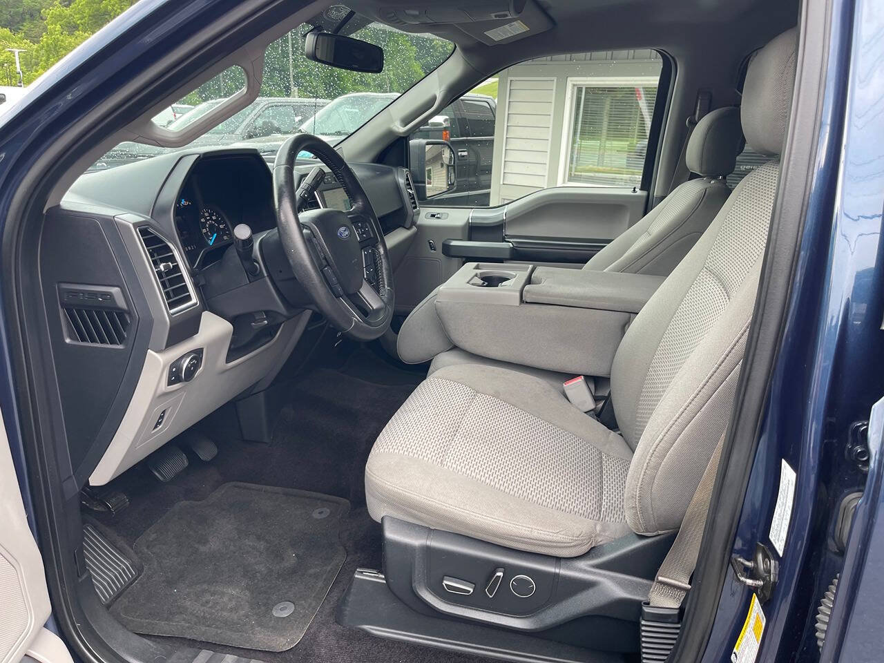 Used 2017 Ford F150 XLT w/ Equipment Group 302A Luxury AWD/4WD image 18