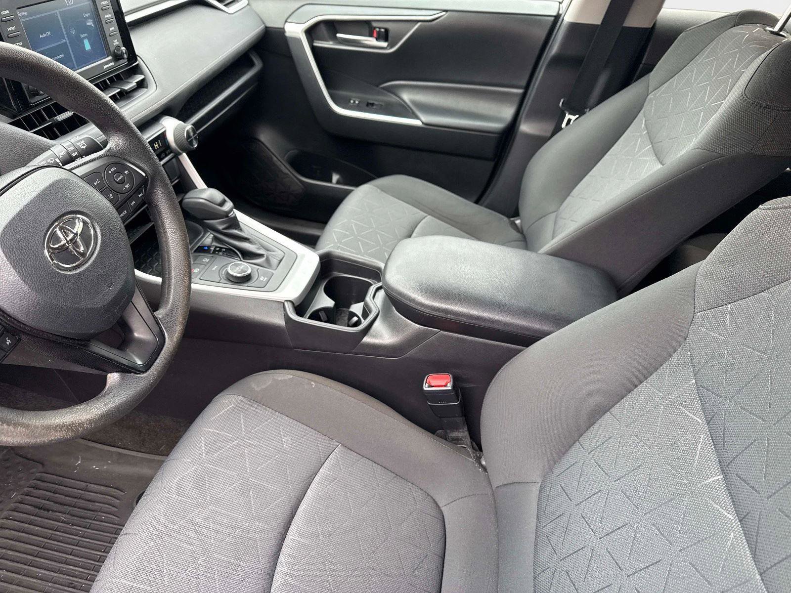 Used 2021 Toyota RAV4 XLE image 22