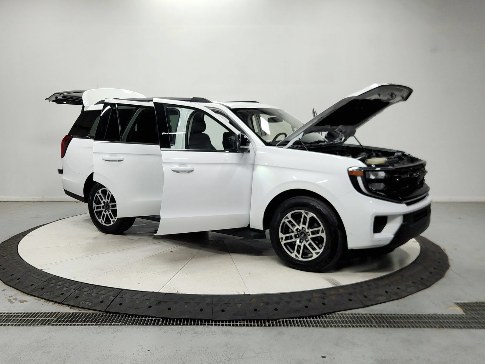 Used 2025 Ford Expedition Active AWD/4WD image 10