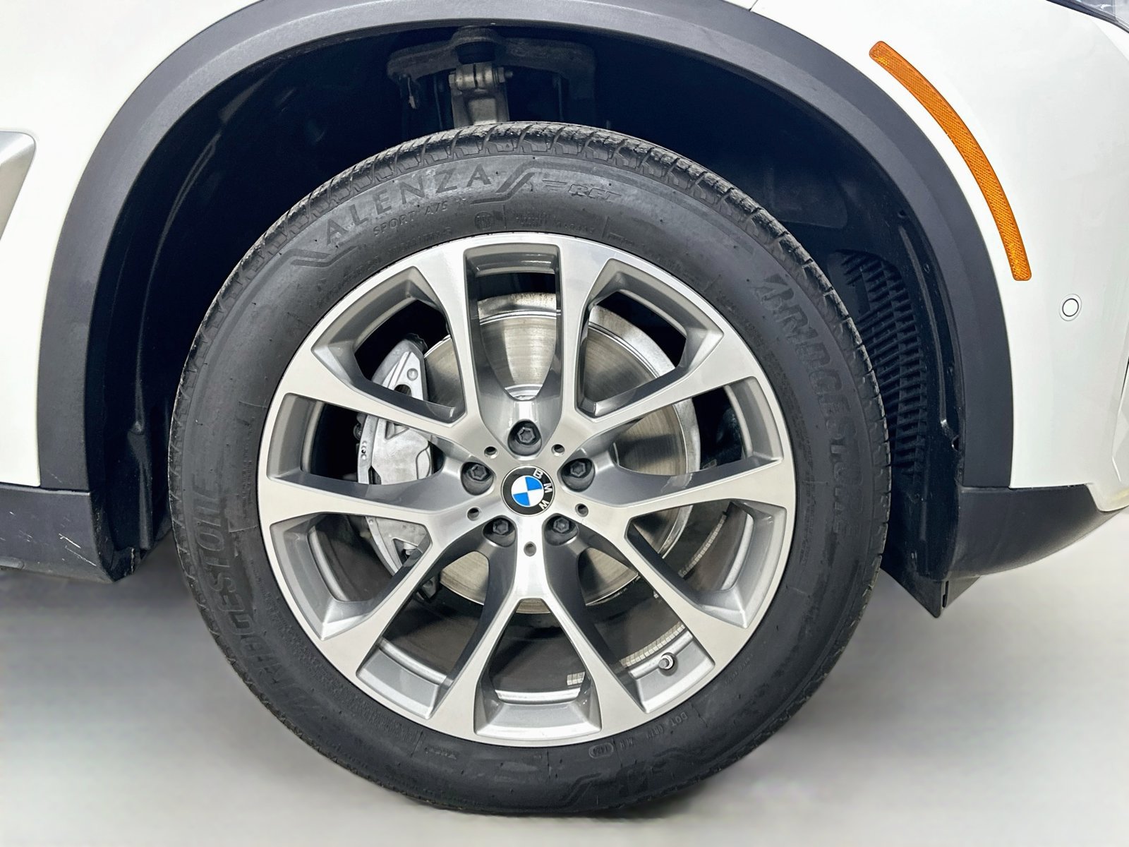 Used 2025 BMW X5 xDrive40i w/ Parking Assistance Package AWD/4WD image 10
