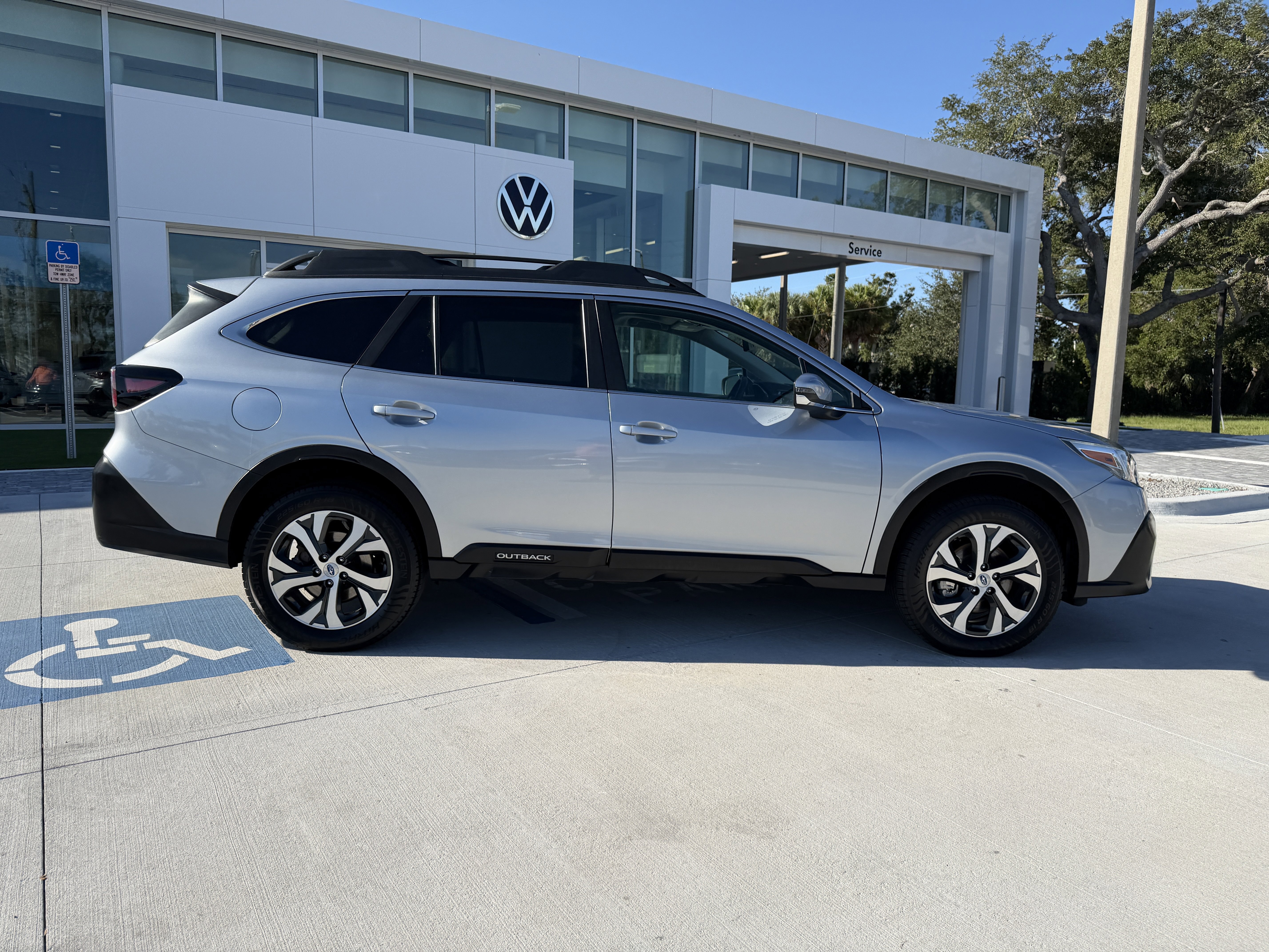 Used 2022 Subaru Outback Limited image 3