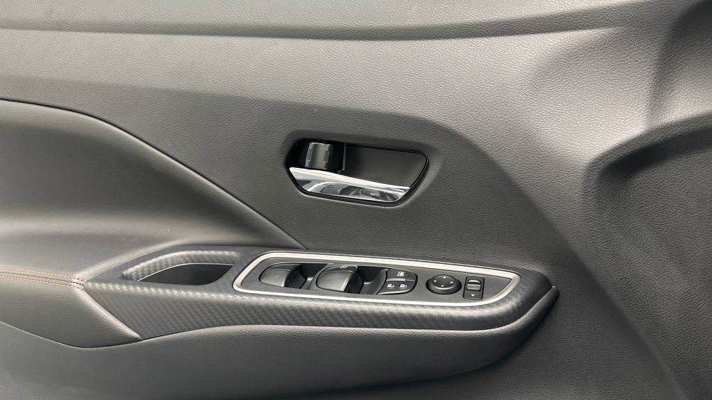 New 2025 Nissan Versa SR w/ Trunk Package image 15