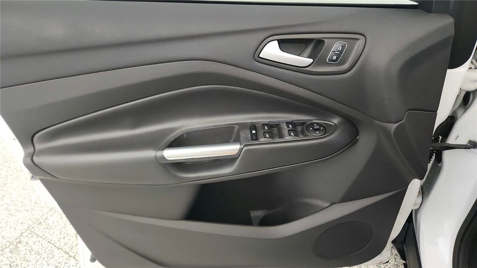 Used 2018 Ford Escape SE image 31