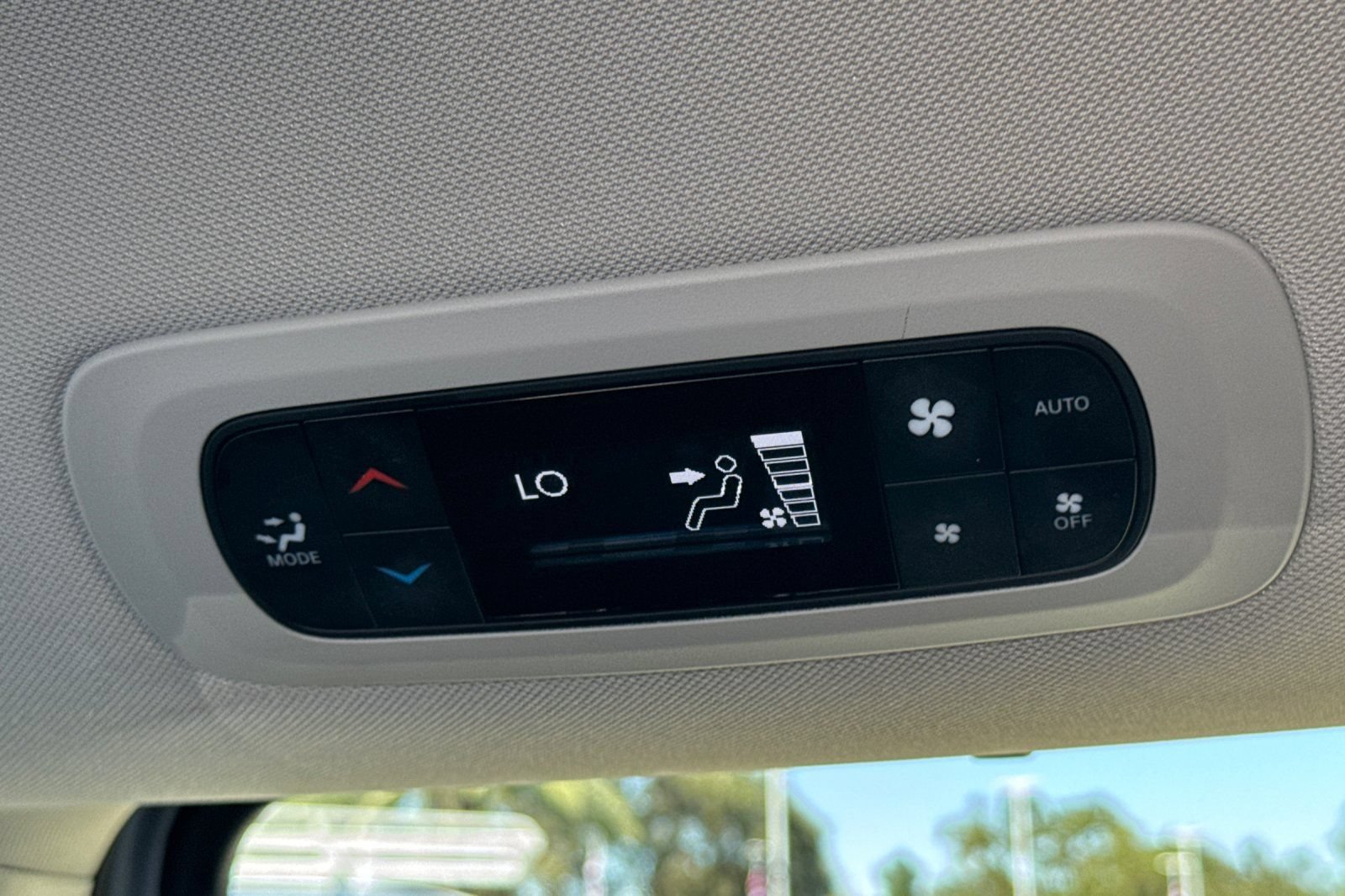 Used 2024 Chrysler Pacifica Touring-L FWD image 13