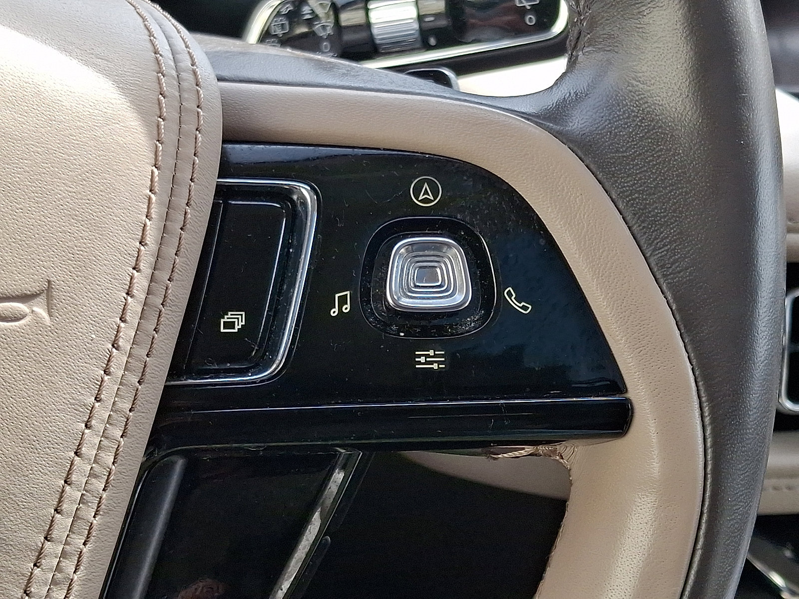 Used 2023 Lincoln Aviator Reserve w/ Equipment Group 201A image 23