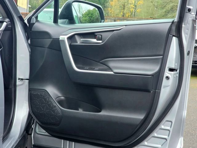 Used 2025 Toyota RAV4 XLE image 27