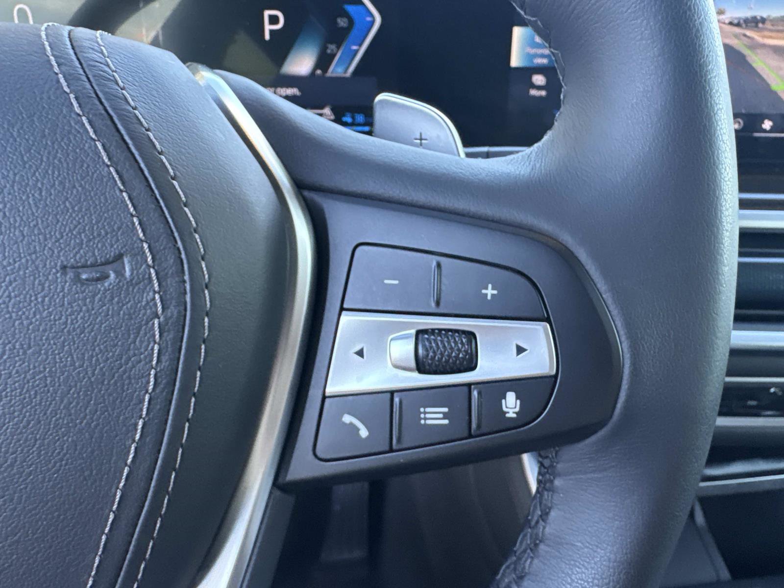 Used 2025 BMW X5 xDrive50e w/ Parking Assistance Package image 28