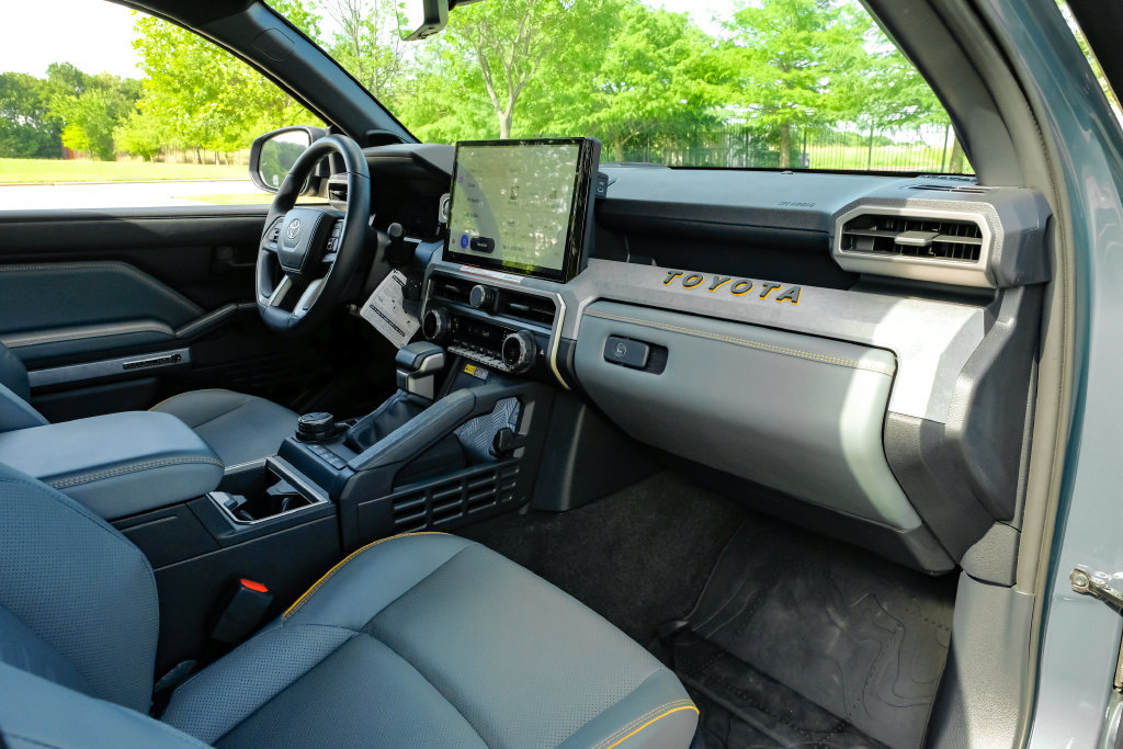 Used 2025 Toyota 4Runner Trailhunter AWD/4WD image 16