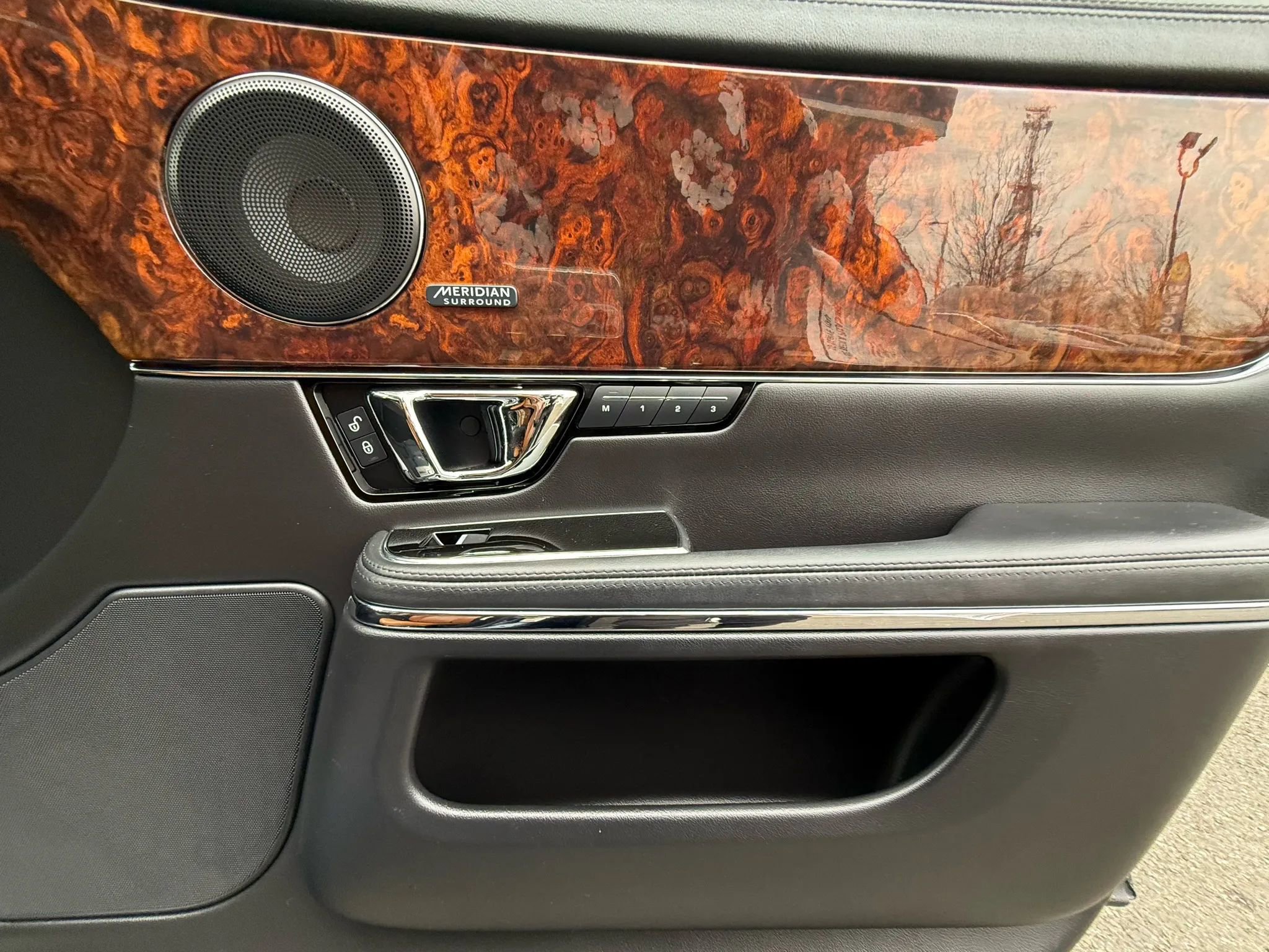 Used 2016 Jaguar XJ R-Sport image 29