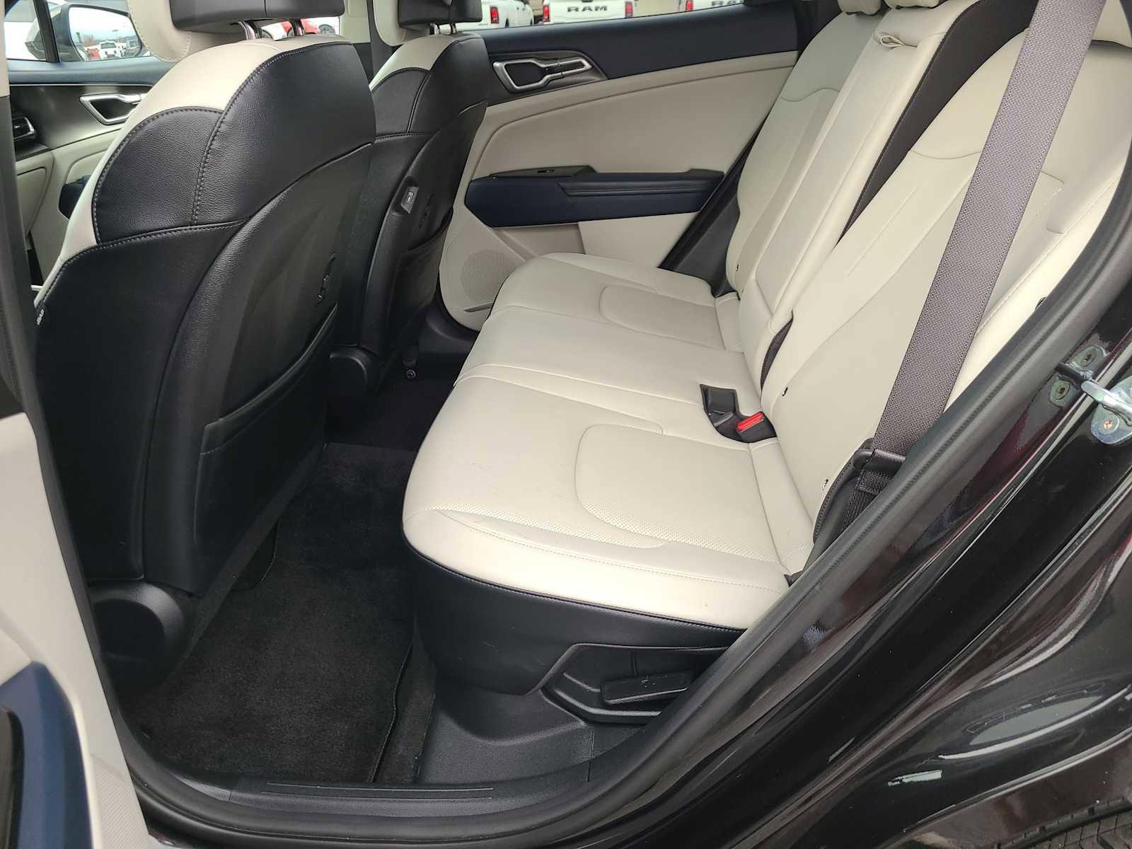 Used 2023 Kia Sportage EX w/ EX Premium Package image 21