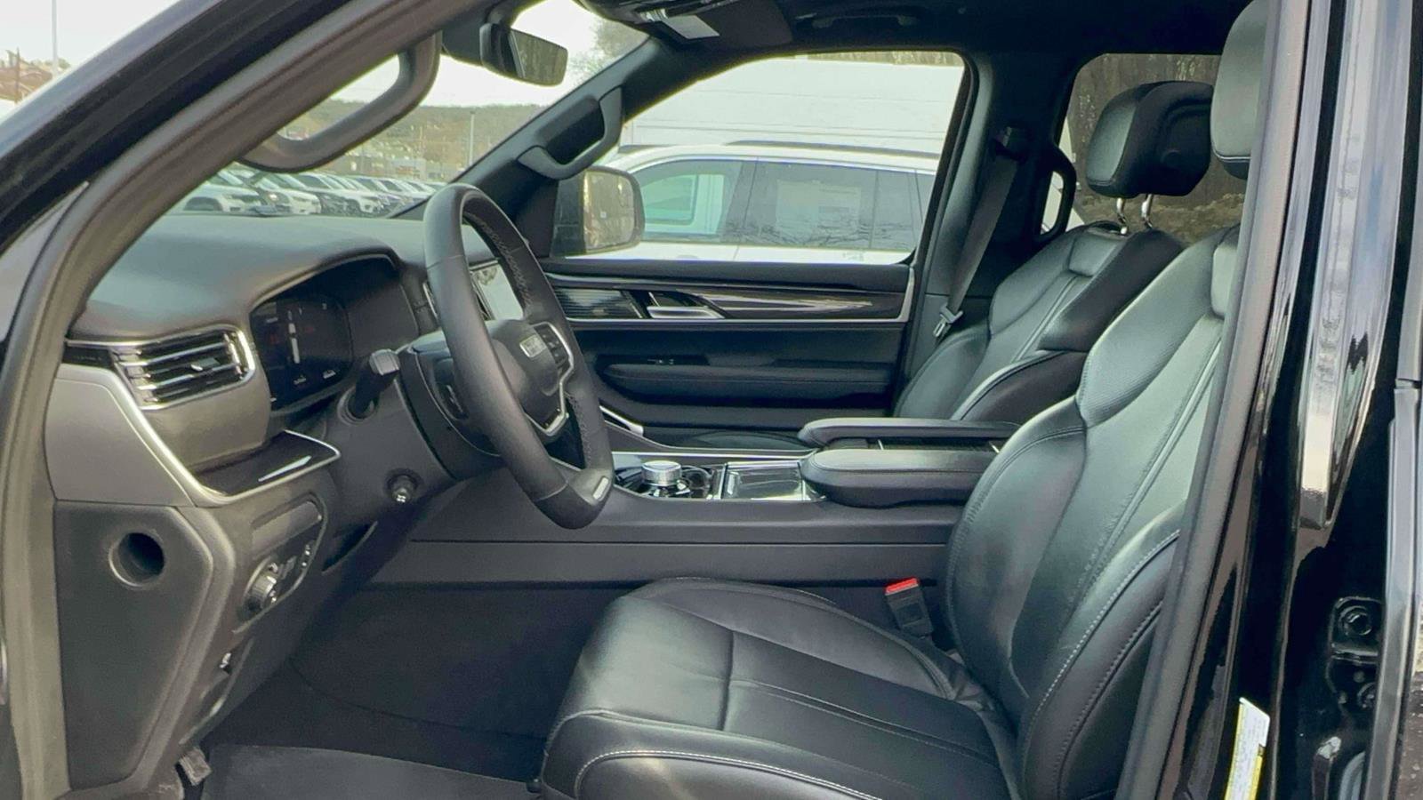 Used 2024 Jeep Wagoneer 4WD w/ Premium Group I image 15