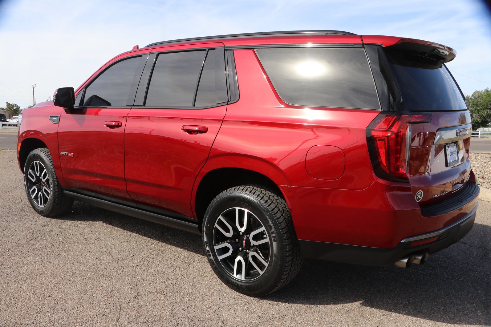 Used 2024 GMC Yukon AT4 w/ Technology Package AWD/4WD image 5