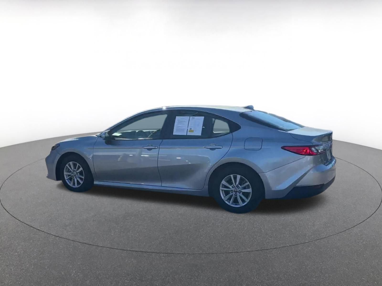 Used 2025 Toyota Camry LE image 10