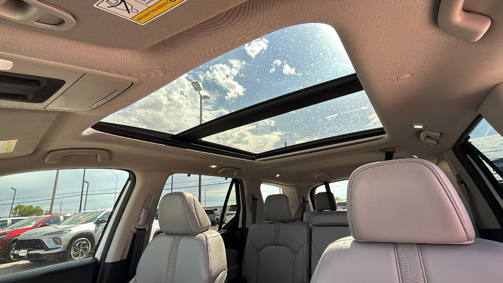 Used 2024 Honda Pilot Touring image 12