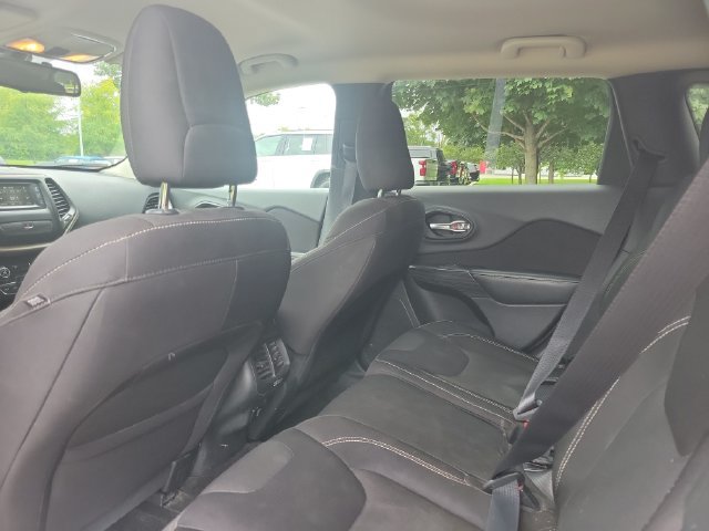 Used 2015 Jeep Cherokee Latitude AWD/4WD image 27