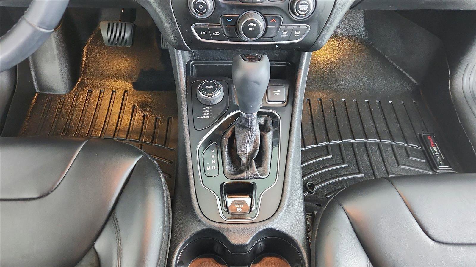 Used 2019 Jeep Cherokee Latitude Plus AWD/4WD image 15