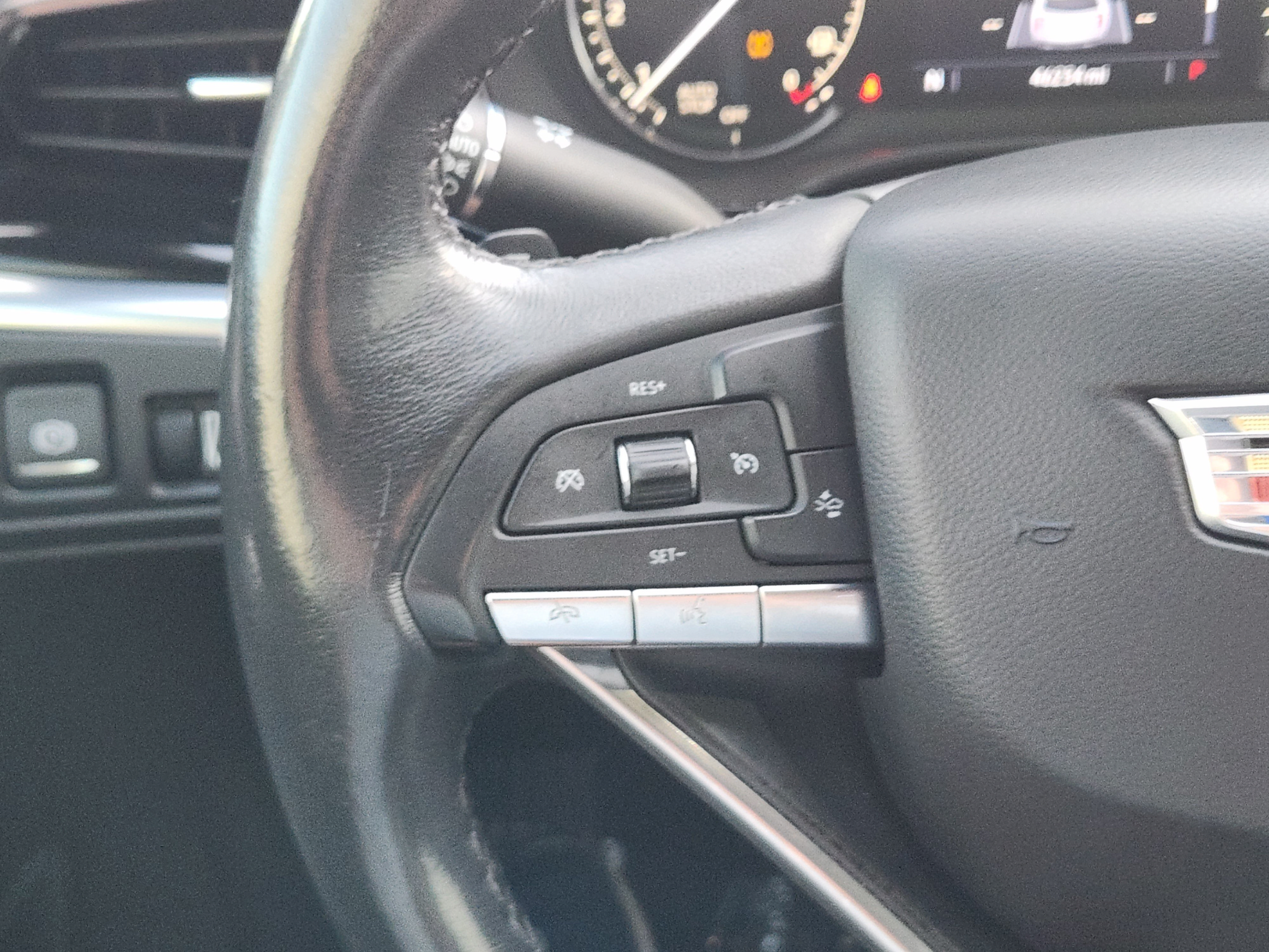 Used 2023 Cadillac XT6 Luxury FWD image 28